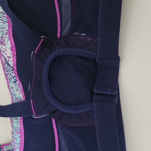Fabletics $8 - Picture 3 of 5